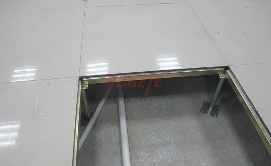 Porcelain raised flooring panels 