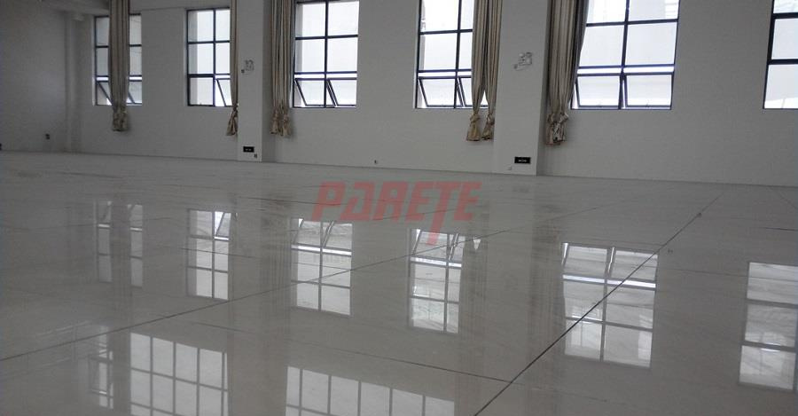 Porcelain raised flooring panels 
