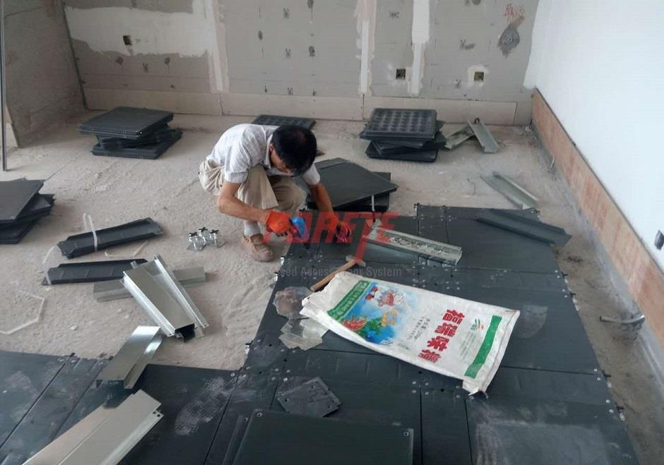 steel raised floor installation with cable trunk