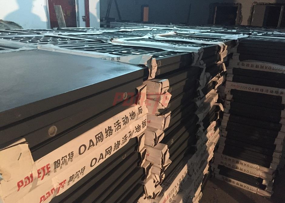 Steel raised floor with independent support