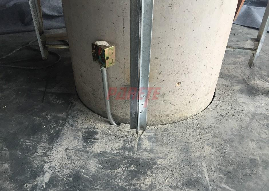 Round column go through raised floor